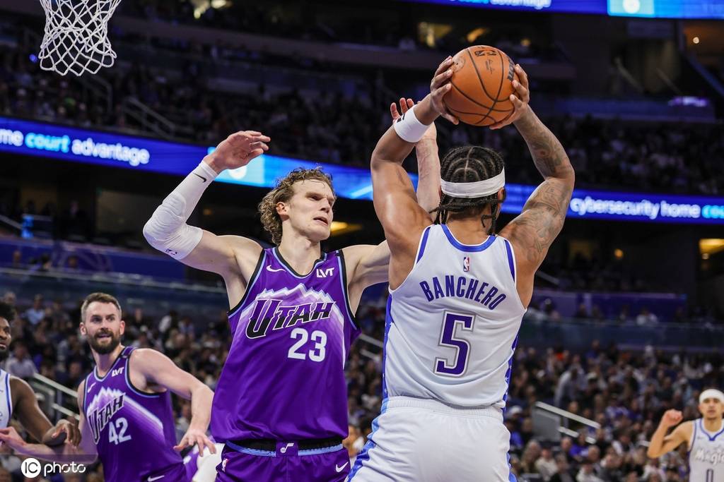 马尔卡宁空砍27分 班凯罗23+7+8魔术胜爵士